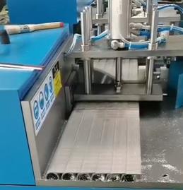 【上?！扛咝詣忧袖X機(jī)鋸切行程每刀節(jié)拍只要10秒