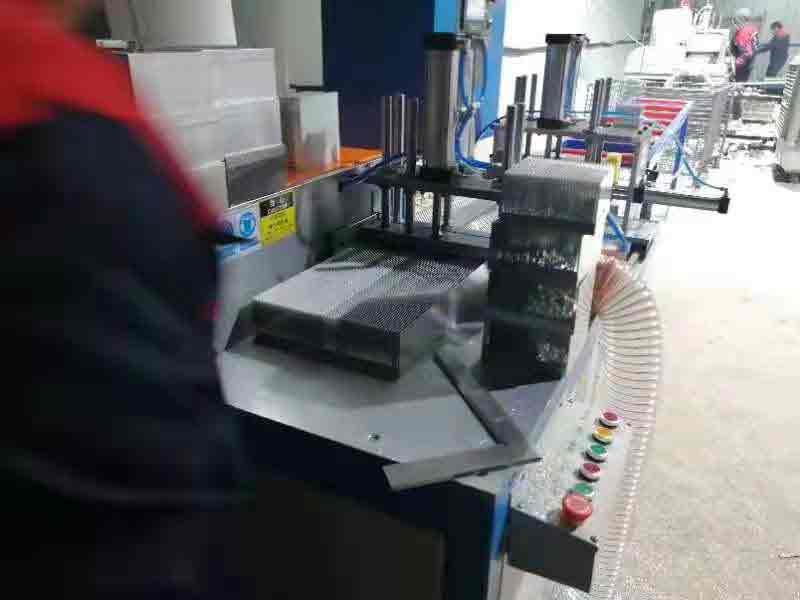 鋁型材散熱器切割最怕毛刺卷邊?帶你走進(jìn)我司客戶現(xiàn)場(chǎng)