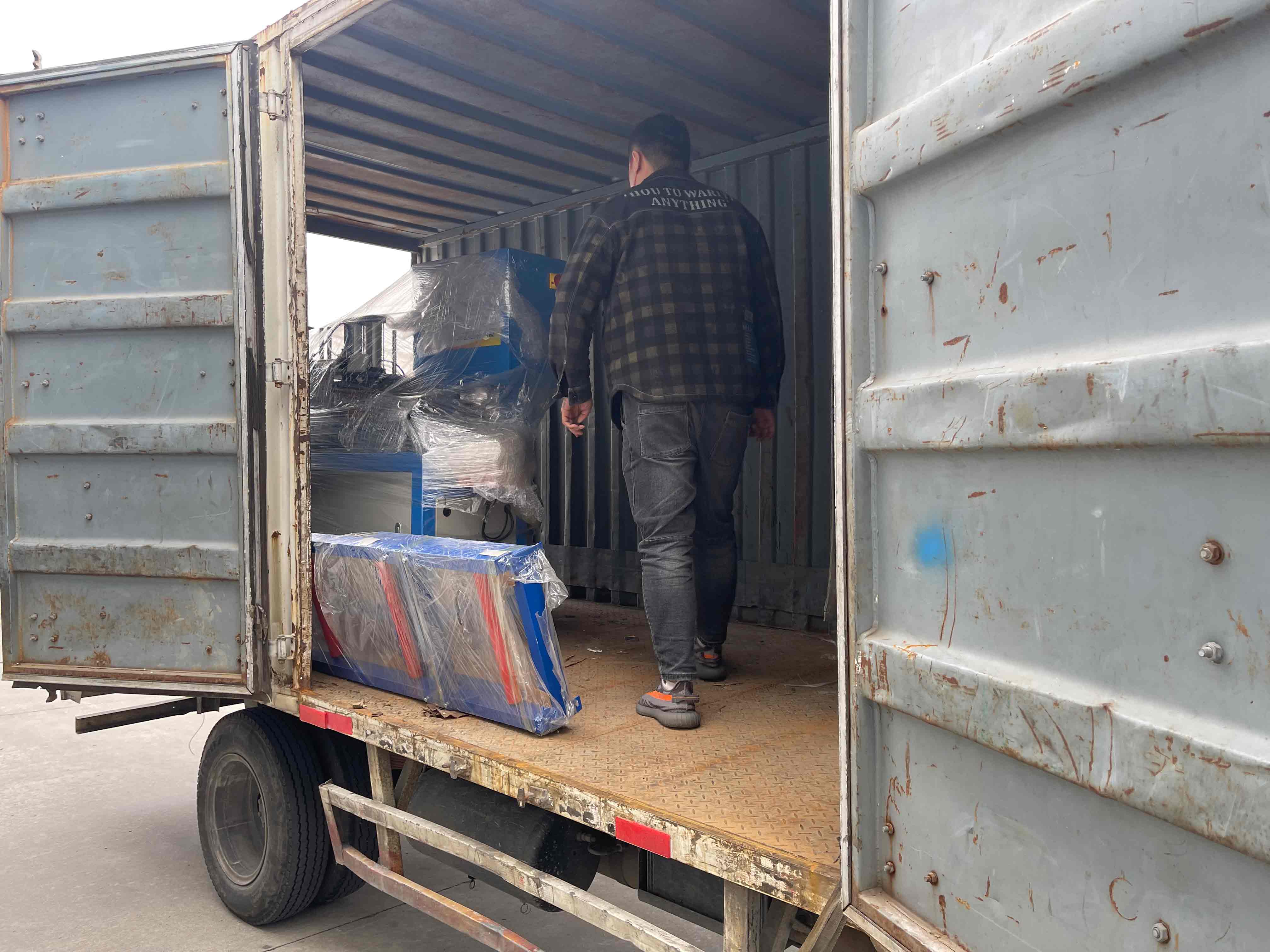 全自動(dòng)切鋁機(jī)發(fā)貨圖-1 全自動(dòng)切鋁機(jī)發(fā)貨圖-1