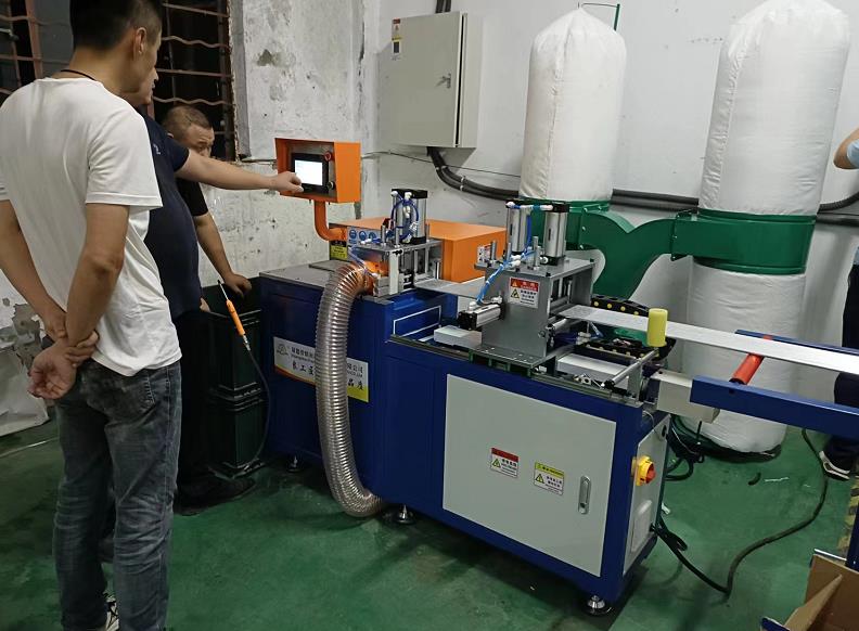 【蘇州】全自動(dòng)切鋁機(jī)SDY-Q350上午咨詢,晚上抵達(dá)客戶車間投入工作