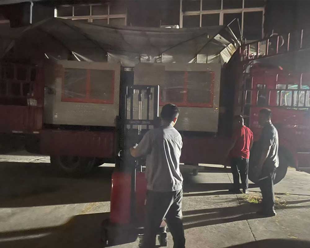 【浙江】?jī)膳_(tái)復(fù)購(gòu)鋁型材自動(dòng)切割機(jī),夜色中發(fā)貨走起!!