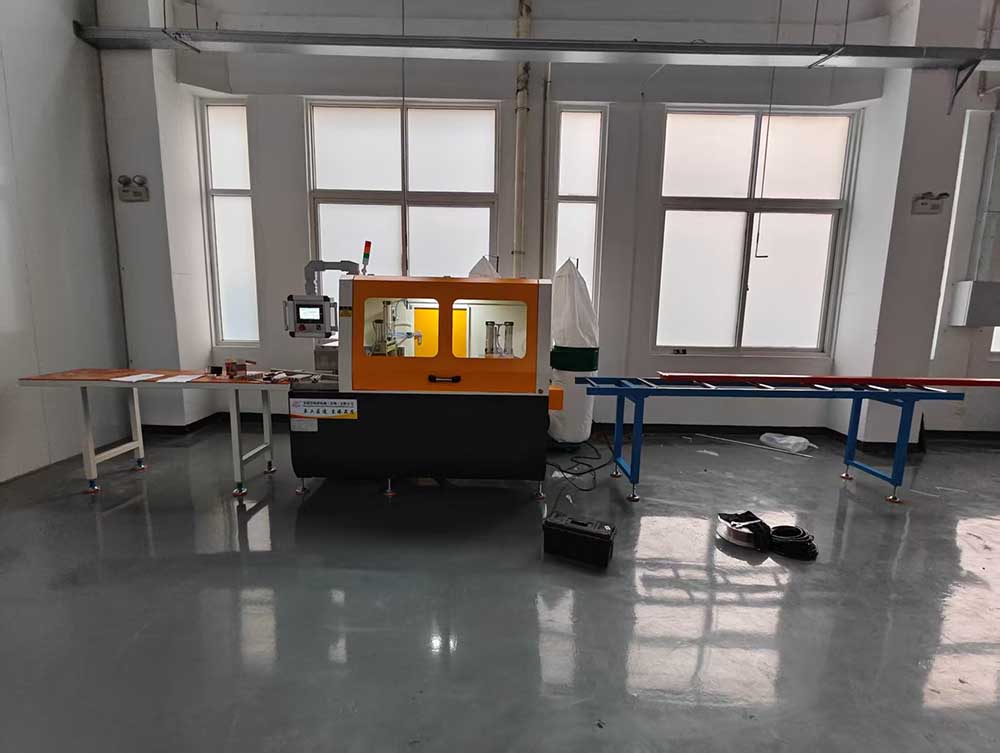 鋁材切割機(jī)-1